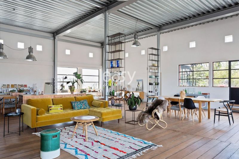 location of the shooting venue set in the vibrant city of Paris 75